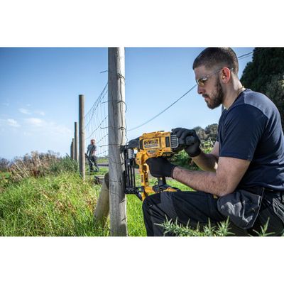 DeWalt DCFS950P2 Klammerpistol 18V XR TSTAK (2x5,0Ah)