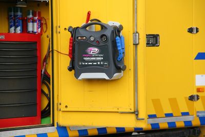 Schumacher booster propulstation 12/24 DC vägghållare 230V