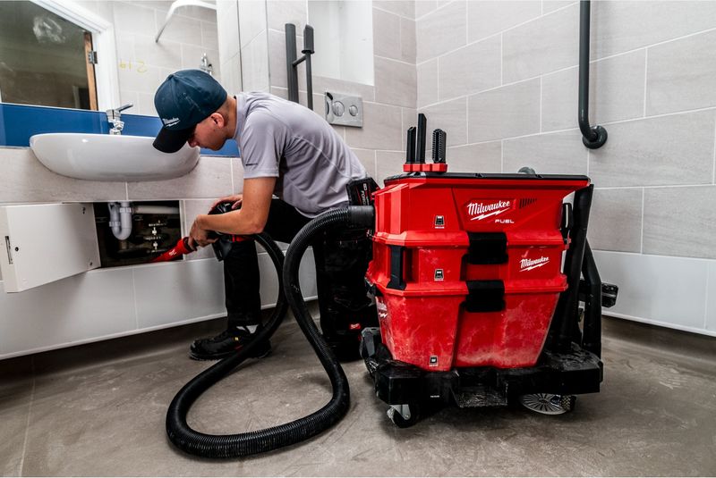 Milwaukee M18 FVC23L Våt-/Torrdammsugare 18V L-klass (utan batterier)