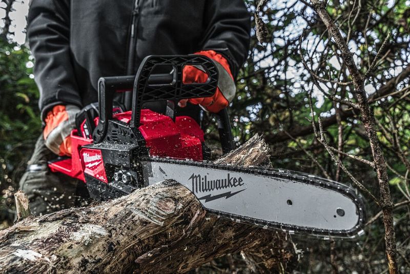Milwaukee M18 FCHS-0 FUEL Kedjesåg med 40cm svärd