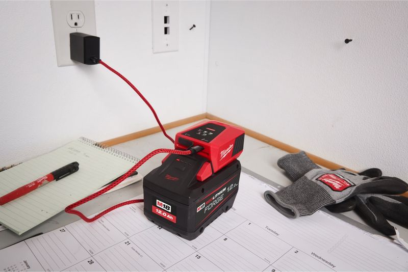 Milwaukee M18 TC tvåvägsladdare USB-C 100 W