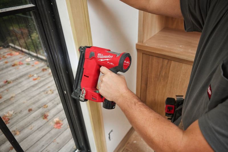 Milwaukee M12 FCN18GS Dyckertpistol 12V HD-BOX (utan batterier)