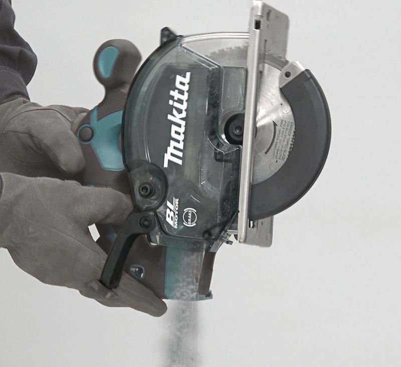 Makita DCS553Z Batteridriven Metallcirkelsåg 18V 150mm (Utan batterier)