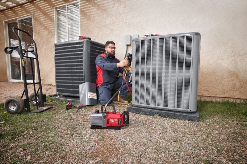 Milwaukee M18 FVP5-801 Vakuumpump 18V (utan batterier)