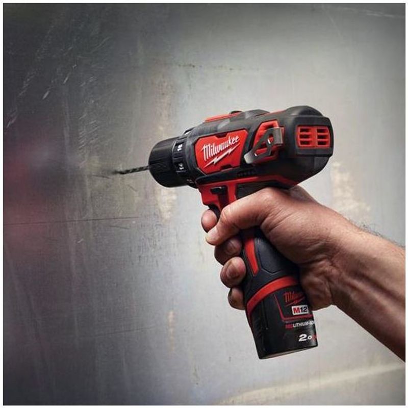 Milwaukee M12 BDD-202C Borr-/Skruvdragare 12V (2x2,0ah)