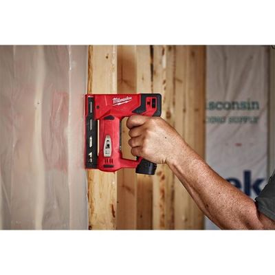 Milwaukee M12 BST-202X Häftpistol 12V (2x2,0ah)