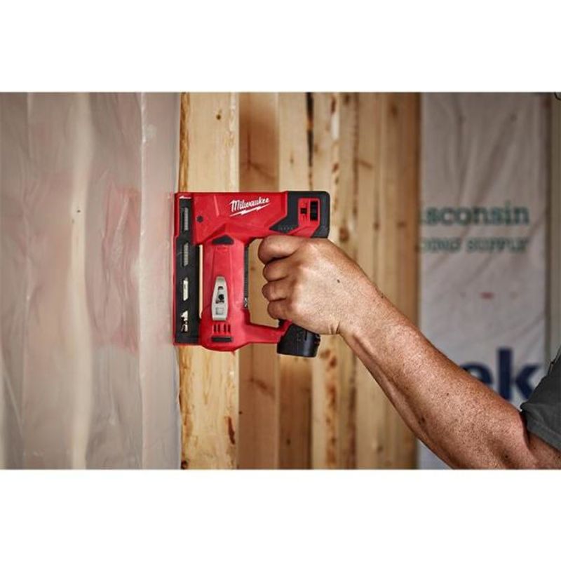 Milwaukee M12 BST-202X Häftpistol 12V (2x2,0ah)