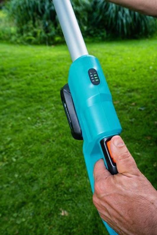 Gardena Teleskopisk Häcksax THS 42/18 V P4A Komplett set