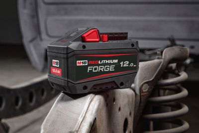 Milwaukee M18 FORGENRG-122 FORGE batteri- och laddningskit 18V 12Ah
