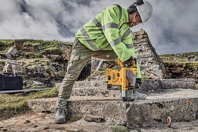 DeWalt D25304DH är ett dammutsugssystem som passar till SDS+ borrhammare