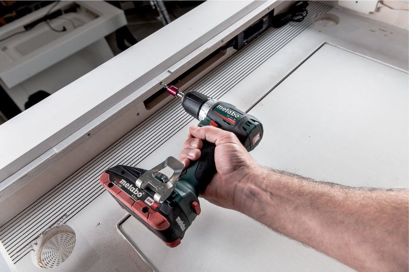 Metabo Borr-/skruvdragare BS 18 BL 18V (2x2,0ah)