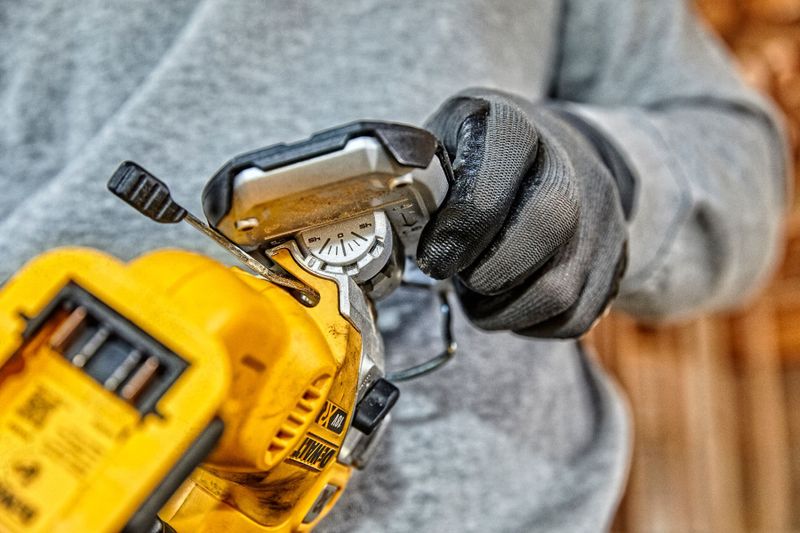 DeWalt DCS334P2 Sticksåg Bygelhandtag T-STAK 18V XR (2x5,0ah)