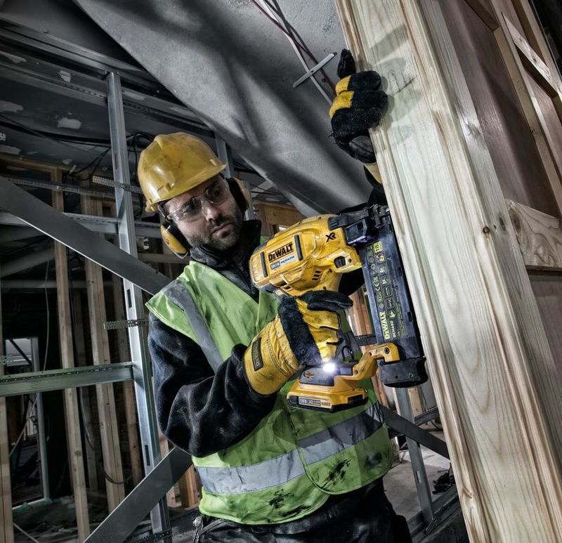 DeWalt DCN680N Dyckertpistol 18V XR 1,2mm (utan batteri)