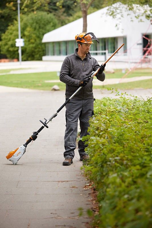 Stihl KMA 135 R Kombimaskin och 2st AP 300 S