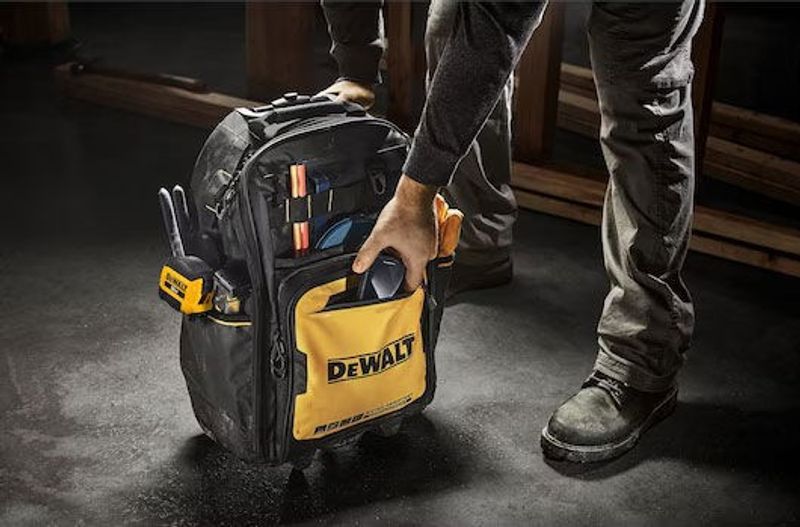 DeWalt Ryggsäck 7L 43st fack med hjul