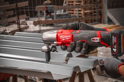 Milwaukee FNB16 12V Nibblare 12V (utan batterier)