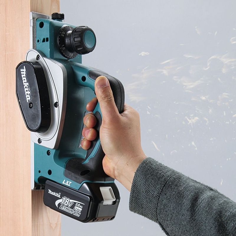 Makita DKP180Z Hyvel 18V 82mm (Naken)