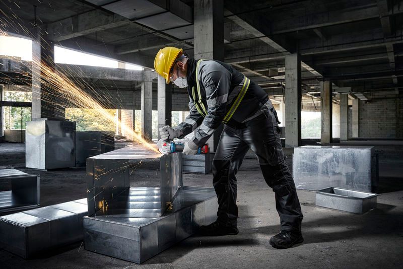 Bosch GWS 18V-8 Vinkelslip 18V 125mm L-BOXX (utan batterier)