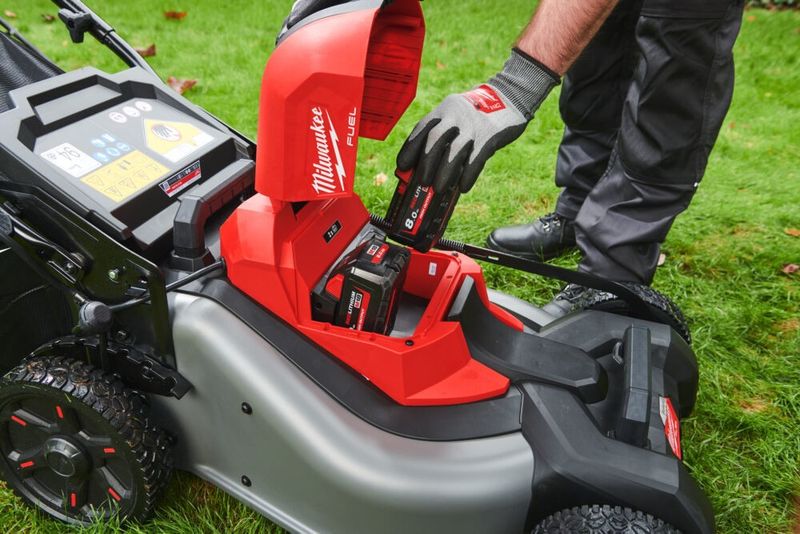 Milwaukee F2LM46 M18 FUEL™ Gräsklippare 46cm 18V (utan batterier)