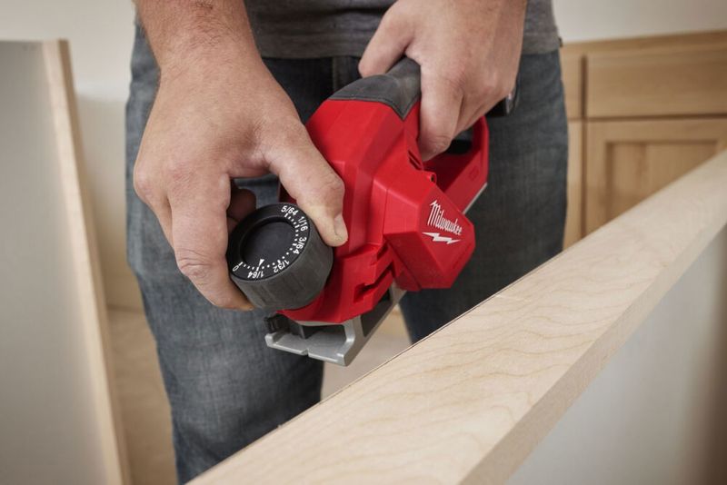Milwaukee M12 BLP-0X Batteridriven Hyvel 12V (utan batterier)