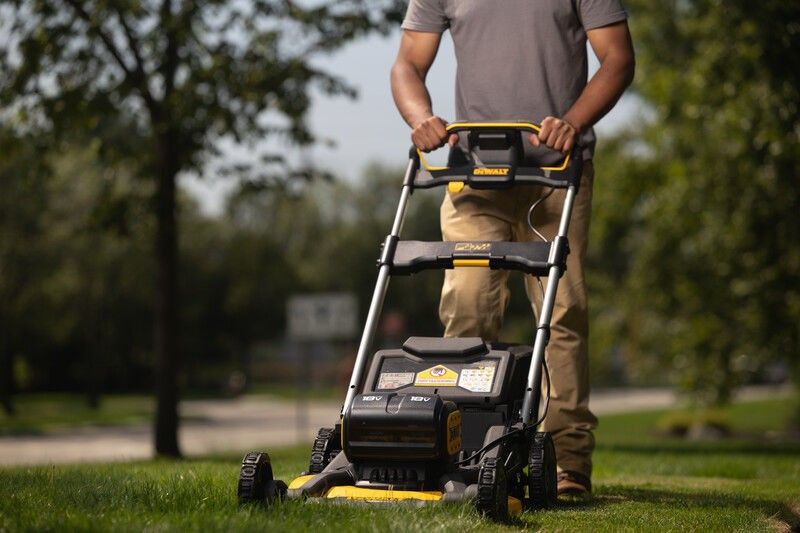 DeWalt DCMWP134W2 Gräsklippare 2x18V XR 53cm (2x8,0ah)