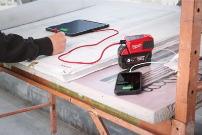 Milwaukee M18 TC tvåvägsladdare USB-C 100 W