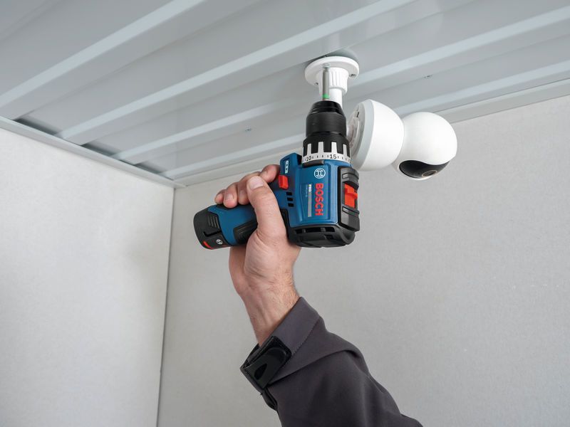 Bosch GSR 12V-31 Skruvdragare 12V 2x2,0Ah med bitsats
