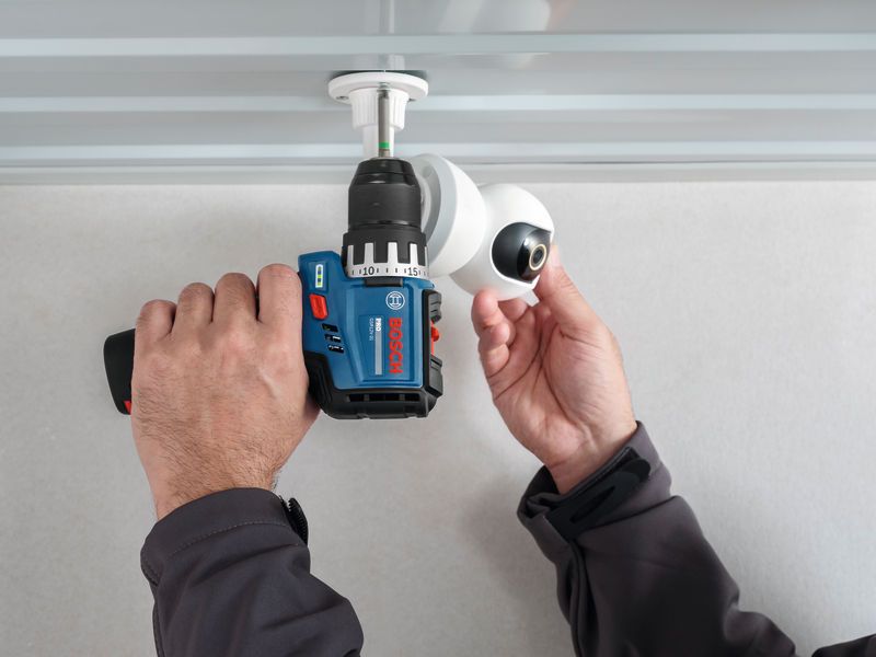 Bosch GSR 12V-31 Skruvdragare 12V 2x2,0Ah med bitsats
