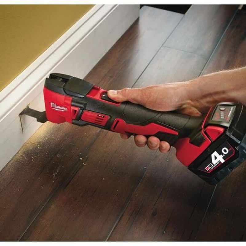 Milwaukee M18 BMT-421C Multiverktyg 18V (1x4,0ah, 1x2,0ah)