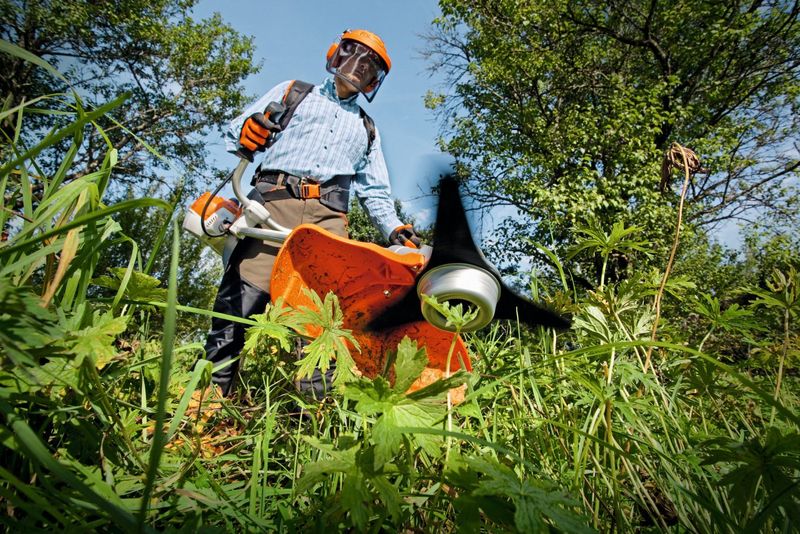 Stihl FS 240 C-E Röjsåg 1,7 kW inkl. tillbehör samt sele