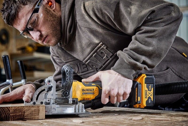 DeWalt DCW682P2 Lamellfräs 18V XR T-STAK (2x5,0ah)