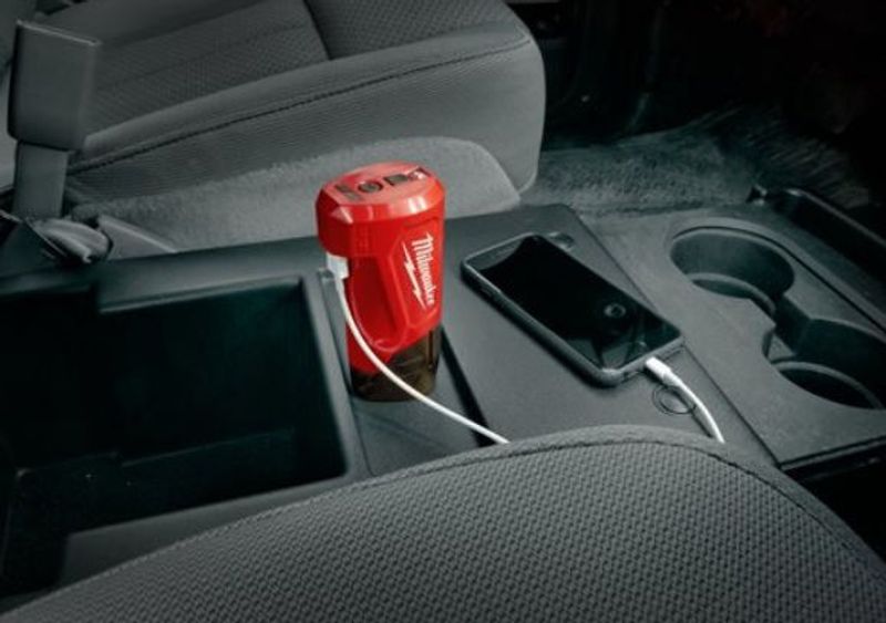 Milwaukee M12 TC Kompakt Laddare & Powerbank