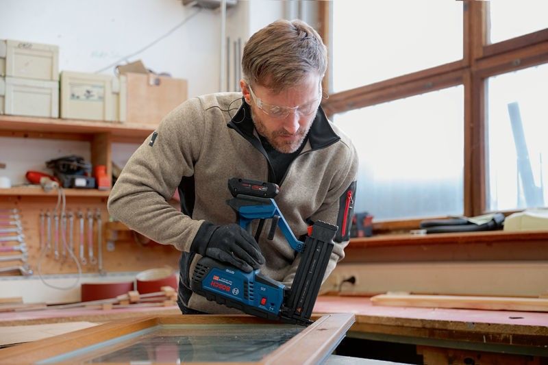 Bosch GNH 18V-50 M Dyckertpistol 18V 1,2mm L-BOXX (utan batterier)