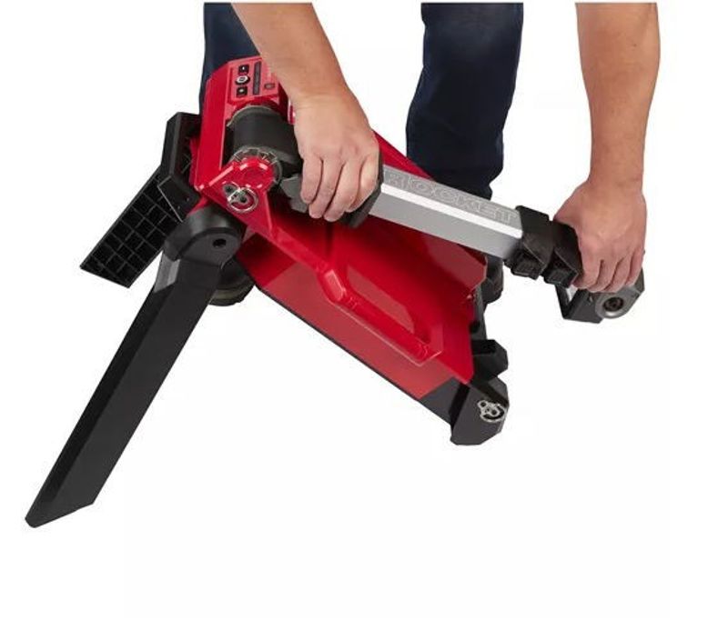 MILWAUKEE M18 ONE-KEY LED-LAMPA PÅ STATIV (UTAN BATTERI)