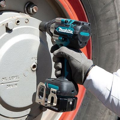 Makita DTW700T Mutterdragare LXT® 18V 1/2" (1x5,0Ah)