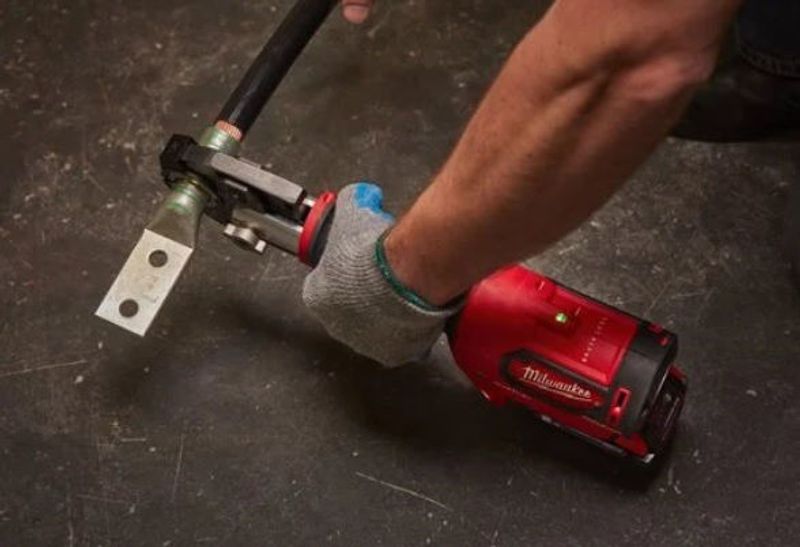 Milwaukee M18 HCCT-201C Pressverktyg FUEL ONEKEY 18V (1x2,0ah)