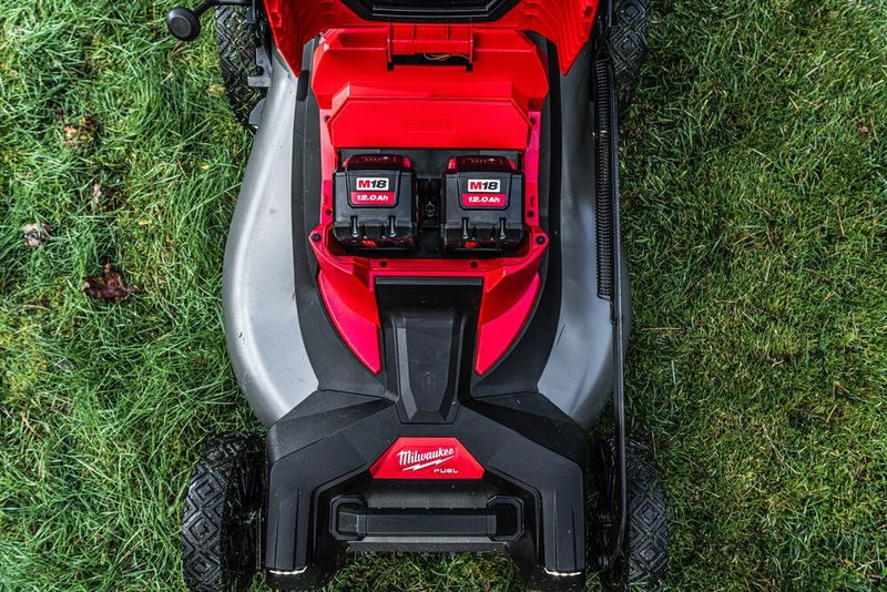 Milwaukee F2LM53-0 M18 FUEL Gräsklippare Självgående & Batteridriven (utan batterier)