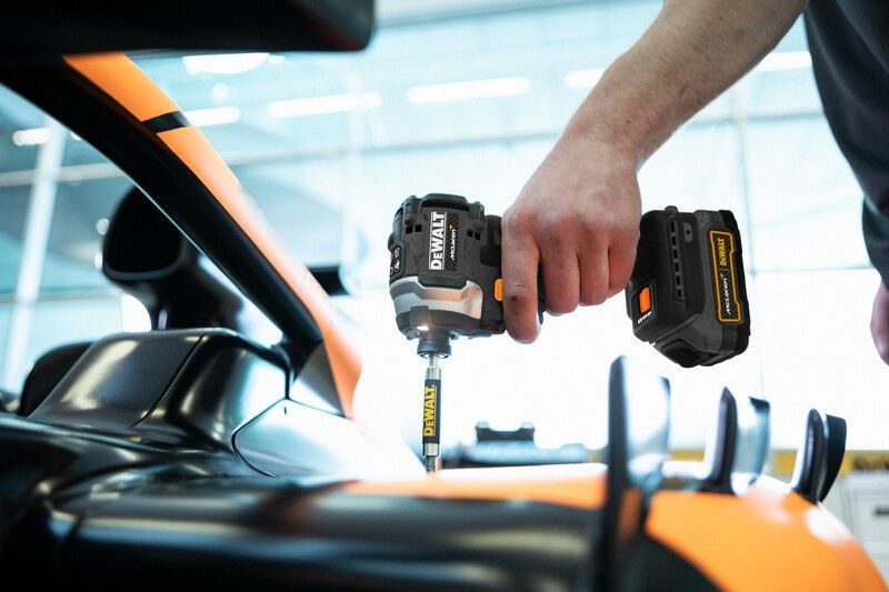 DeWalt DCK200ME2GT Combokit 18V (2x1,7Ah) Mclaren-Edition
