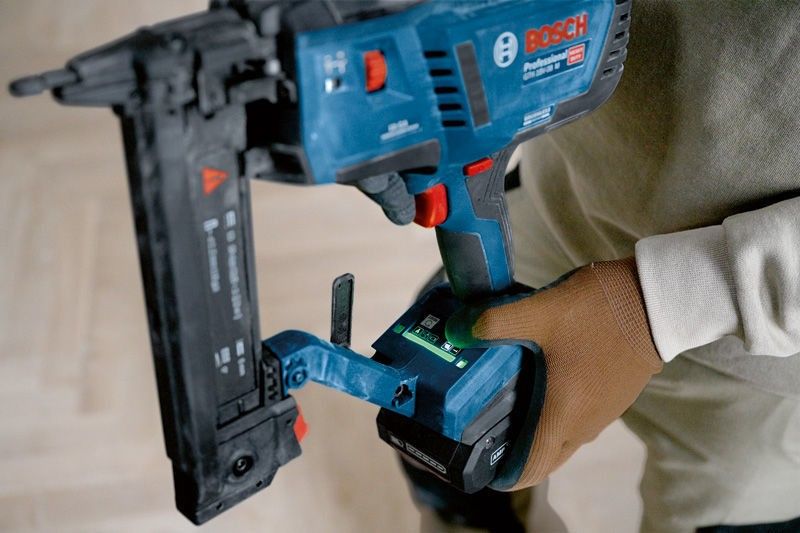 Bosch GTH 18V-38 M Klammerpistol 18V  L-BOXX (utan batterier)