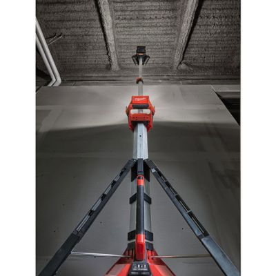 Milwaukee M18 HSAL-0 Arbetsbelysning på stativ 18V (utan batterier)