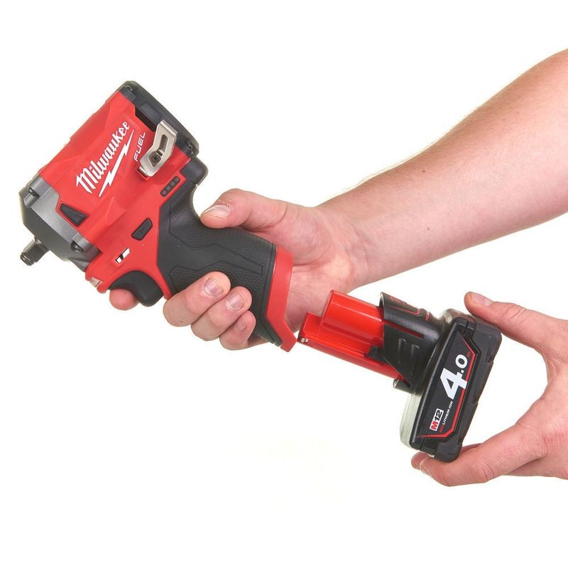 Milwaukee M12 FIW38-422X Mutterdragare 12V 3/8" (1x2,0ah 1x4,0ah)
