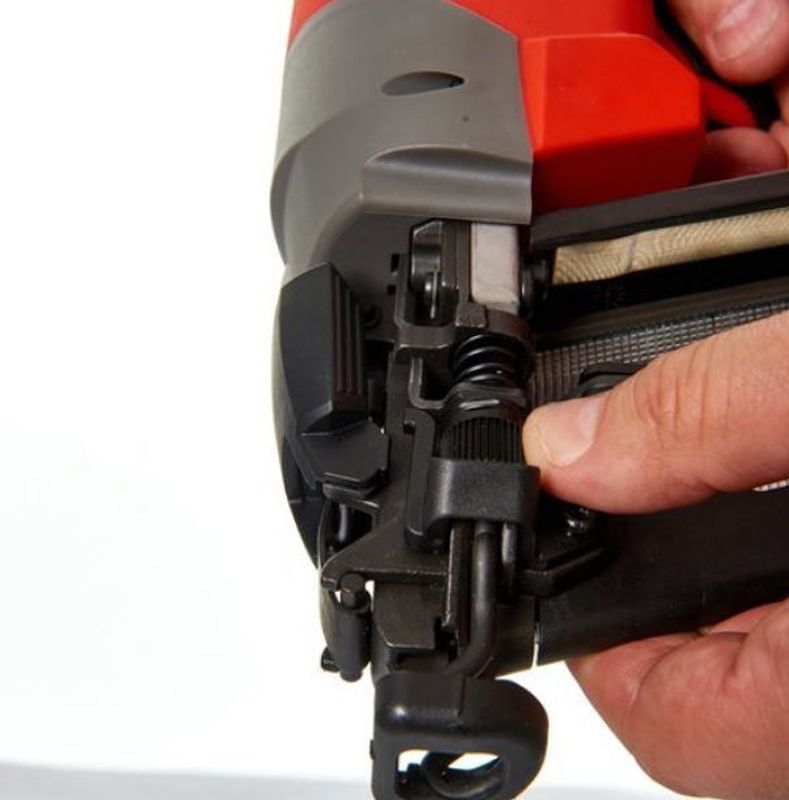 Milwaukee M18 CN16GA-0X Dyckertpistol 16GA 18V (Utan batterier)