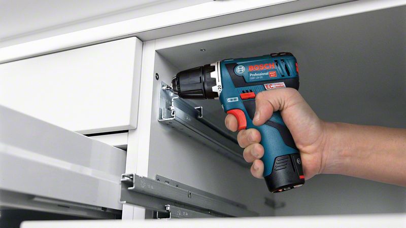 Bosch Startset Laddare/Batterier 12V (1x2AH & 1x4AH M/GAL 12V)