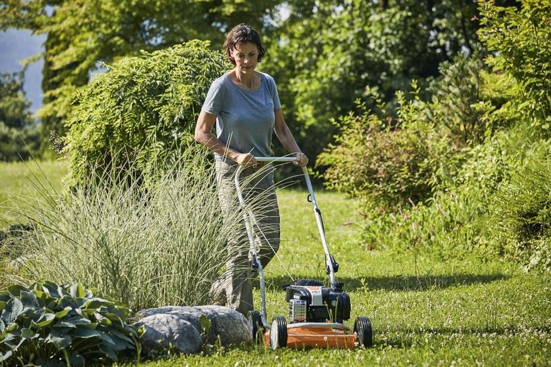 Stihl RM 2 R Bensindriven Gräsklippare ->1500m2