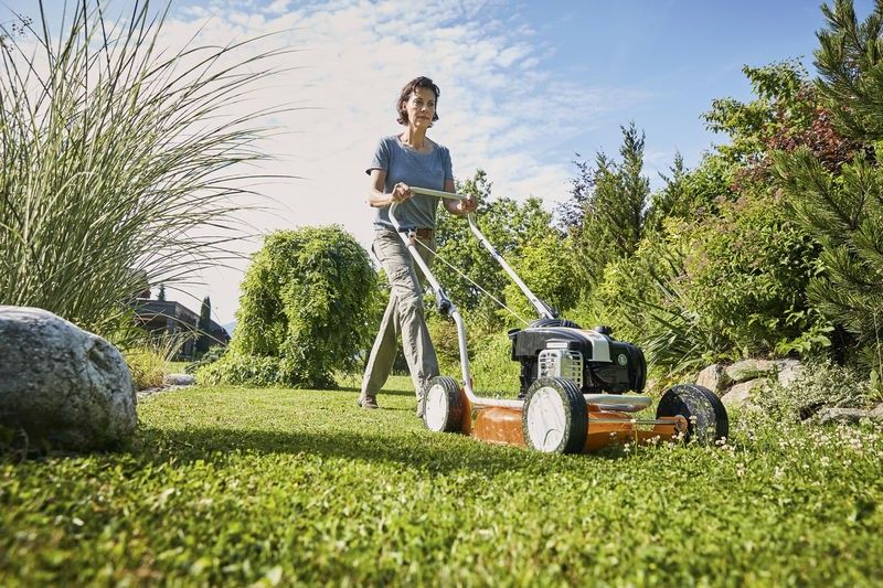 Stihl RM 2 R Bensindriven Gräsklippare ->1500m2