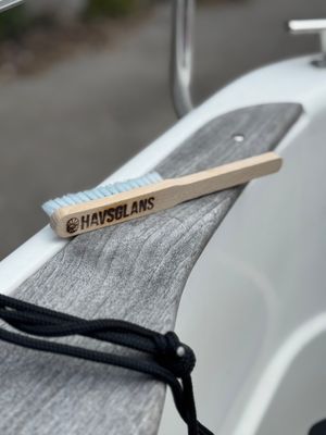 Pad Brush på båt