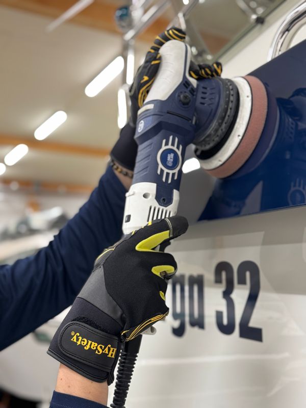Polering av överbyggnad med Havsglans DA-21 Polisher