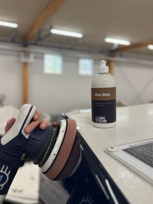 Polering av båt med One Step och polermaskin