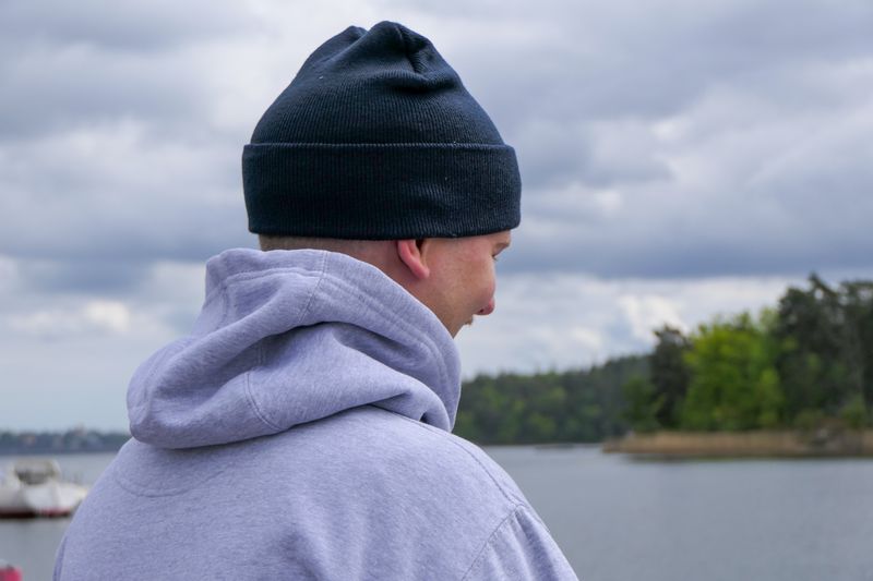 Havsglans Beanie sedd från sidan och bakifrån