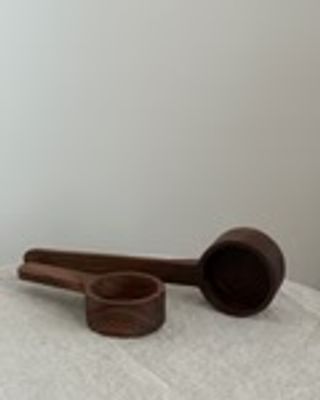 Träsked i valnöt 16.5 cm